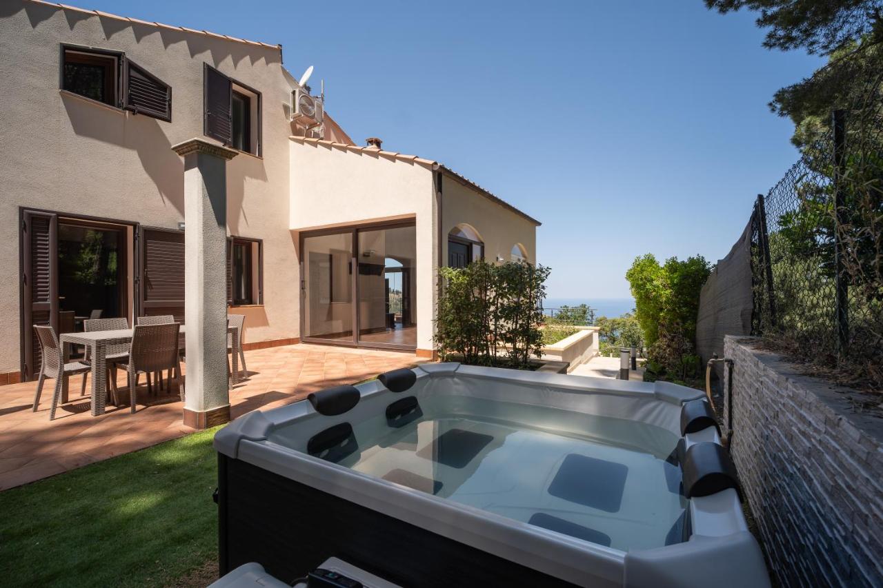 Sea View Jacuzzi & Sunset Escape in Cefalù - B&B Cefalù