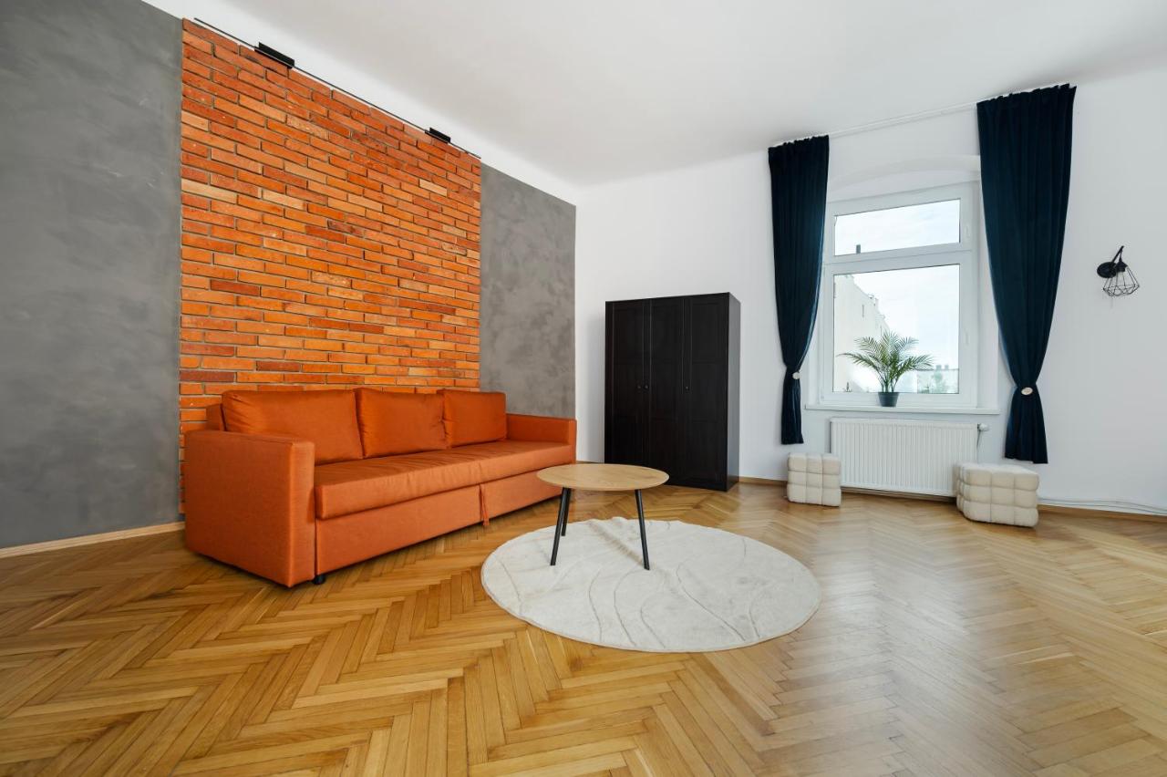 Łódź Homely Apartment by BookingHost - B&B Łódź