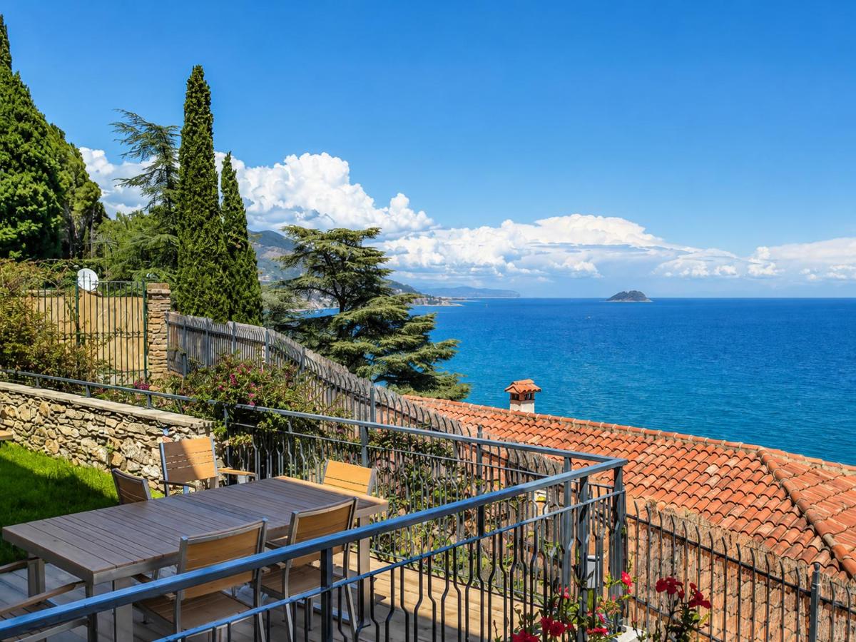 Vista Mare & AC - Smeraldo Apartment - B&B Laigueglia