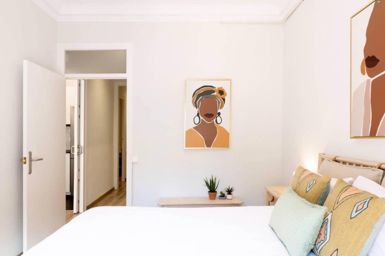 22PAR1006 - Newly refurbished 2bed apt in Paralel - B&B Barcelona