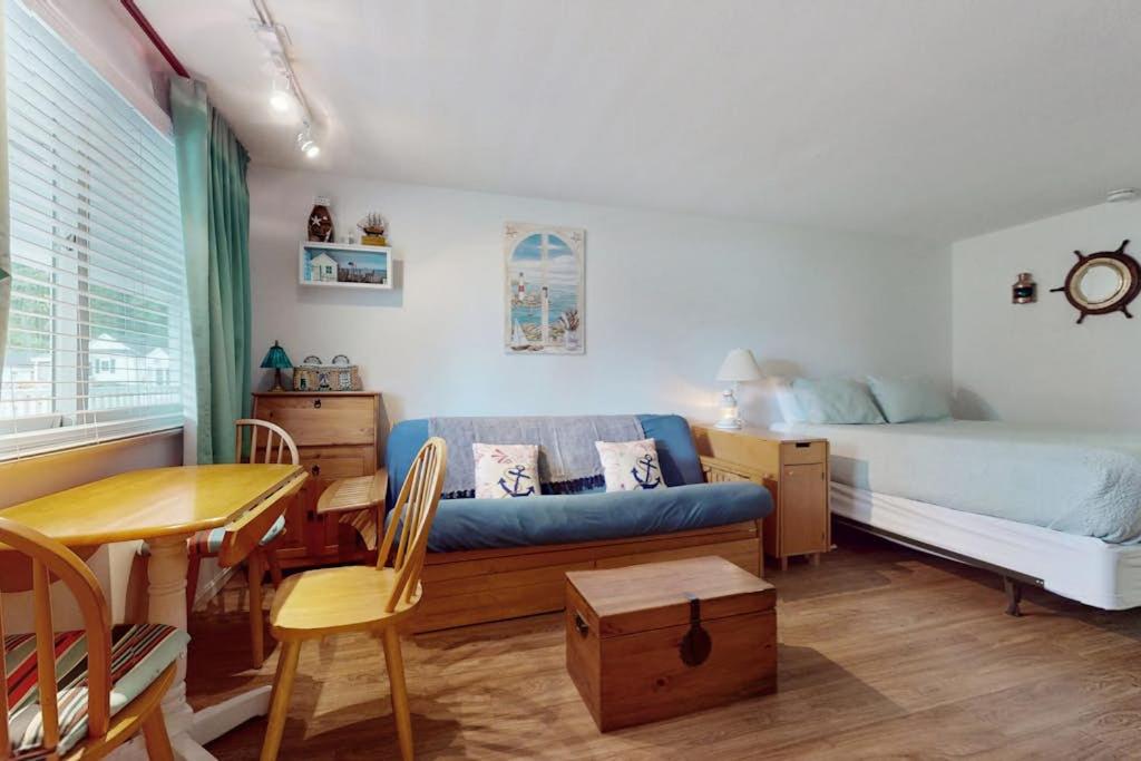 The Lighthouse Getaway -- Holiday House M19 - B&B Wells