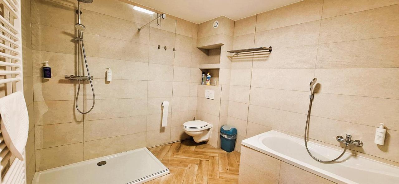 Familiekamer met Eigen Badkamer