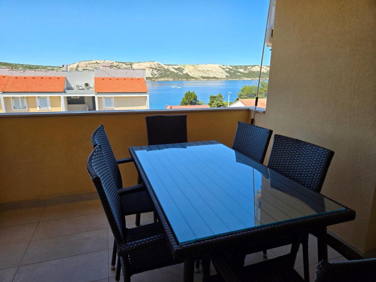 Apartamento de 2 dormitorios con balcón y vistas al mar