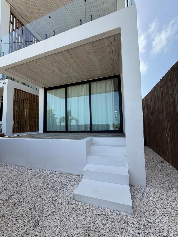 LuxVilla Modern Beachfront in the Village - Ferienwohnung Caye Caulker