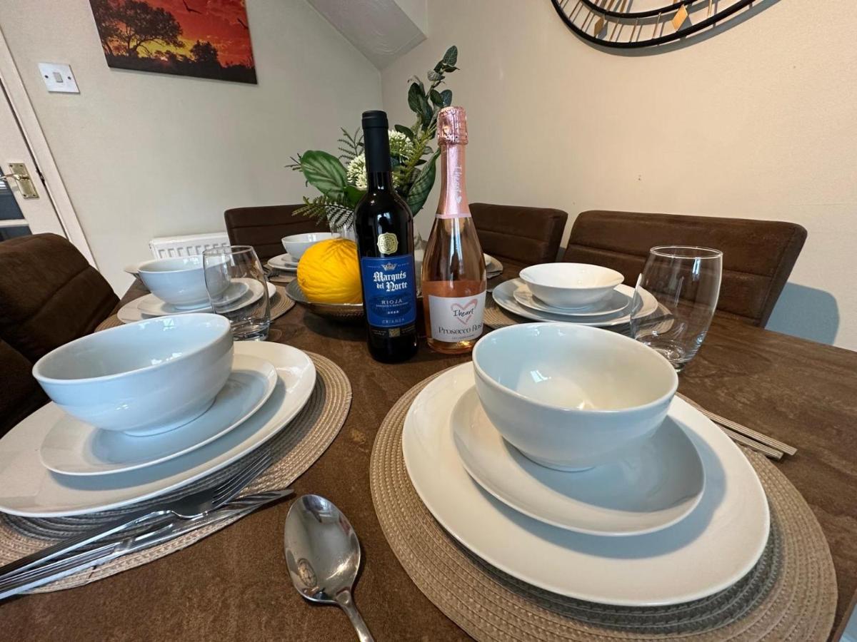 The Tarka 4 BR Home - Bed and Breakfast Blunsdon Saint Andrew