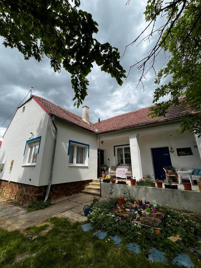 Vidám ház Sopronkövesd - B&B Sopronkövesd