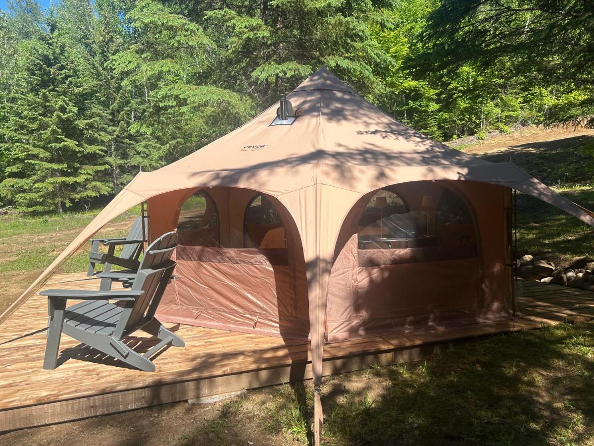 Fox Hollow Glamping Tent - B&B Harcourt