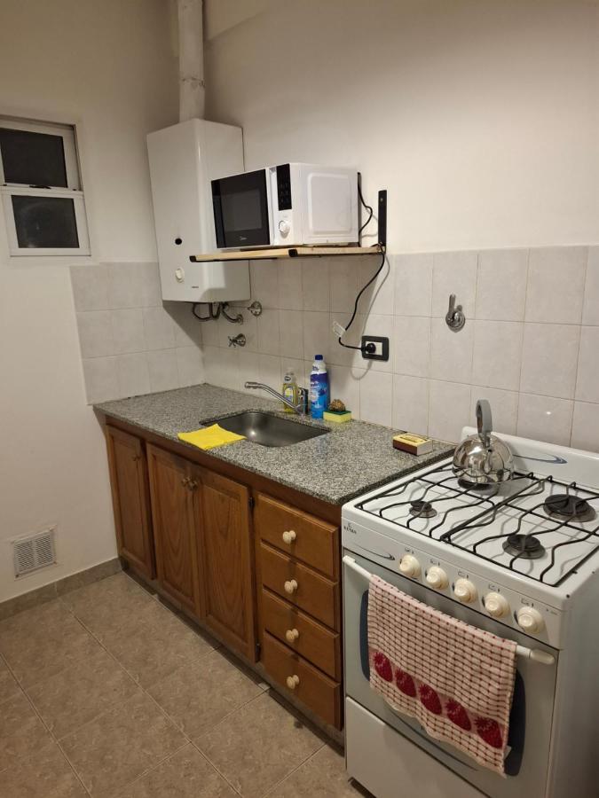 Departamento céntrico para 4 personas con cochera en lugar a metros de consulado I T A L I A N O - Chambres d'hôtes Bahía Blanca