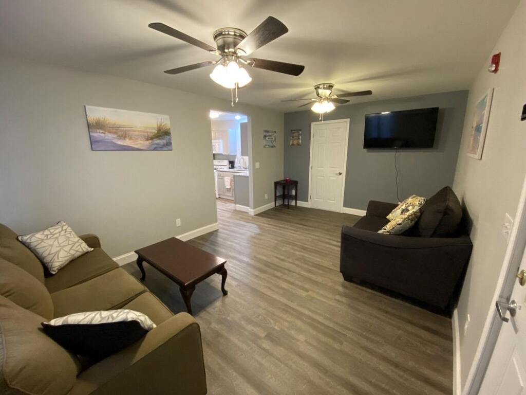 1 Bed 1 Bath Suite On Strip - B&B Geneva