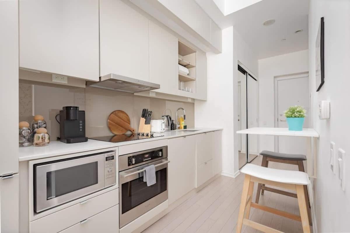 Chic 1BR King Oasis Entertainment District - Chambres d'hôtes Toronto