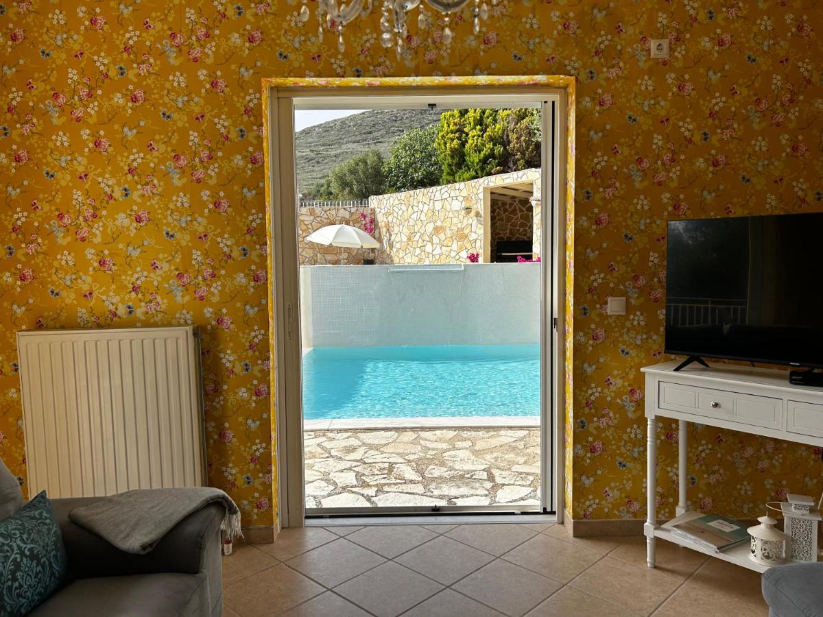 Villa Kaminia Rose private pool & Jacuzzi - B&B Ratzaklí