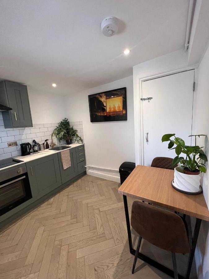 2 bed flat - with Sauna and hot Tub - Ferienwohnung Brighton