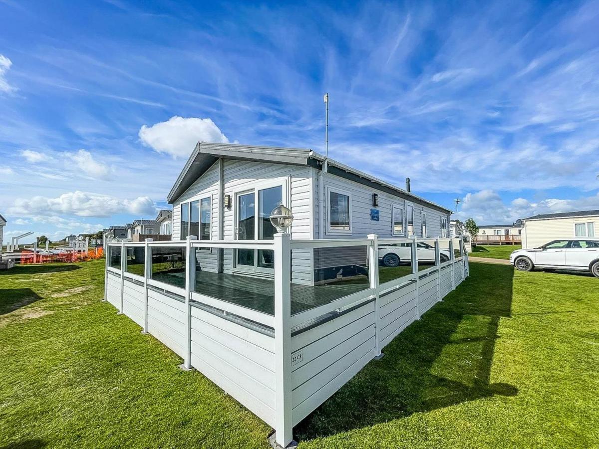 Stunning 6 Berth Lodge With Full Sea Views In Suffolk Ref 68007Cr - B&B Lowestoft