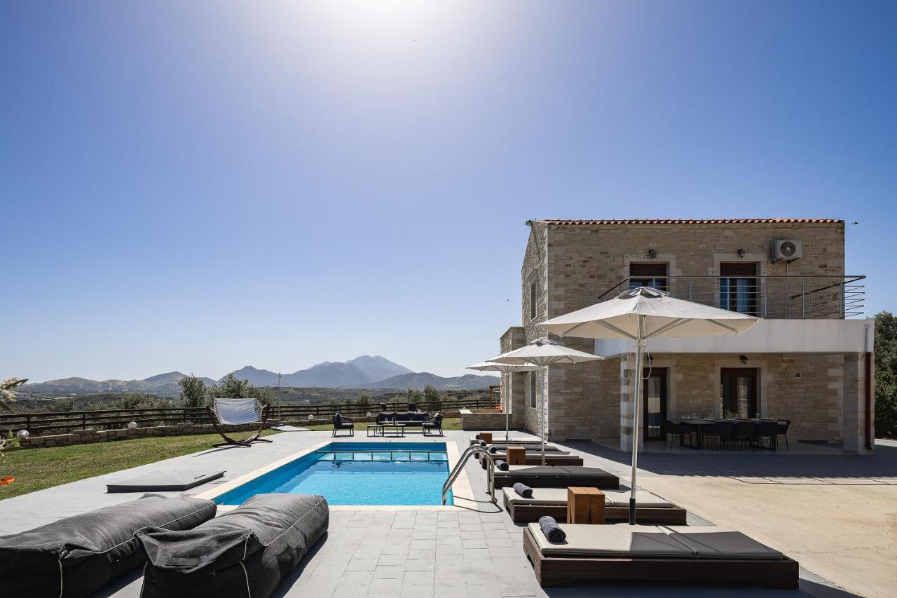Dimokritos Villas IV, V, & VI, Family Stay with Lawn & Play, By ThinkVilla - B&B Angelianá