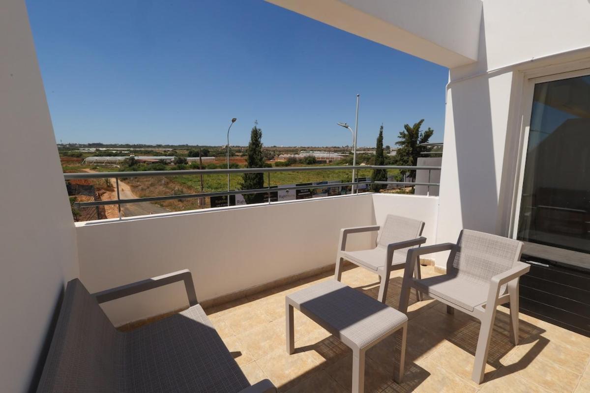 Ayia Triada Beach 2BR Apt - B&B Paralímni