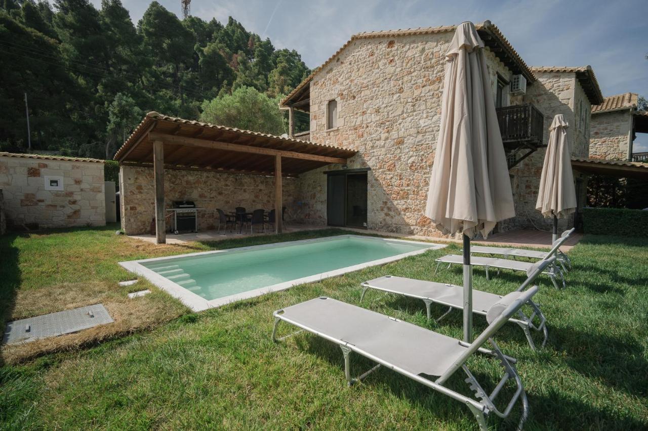 Stone Made Private Pool Villa 4 Kriopigi - B&B Kryopigí