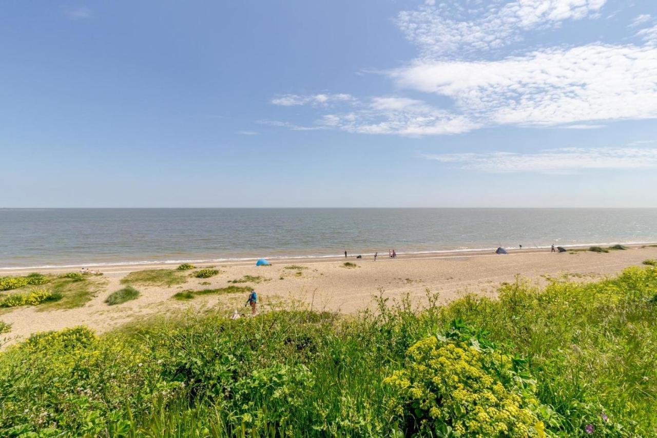 Dog Friendly 6 Berth Caravan With Decking Close To Pakefield Beach Ref 68067B - B&B Lowestoft
