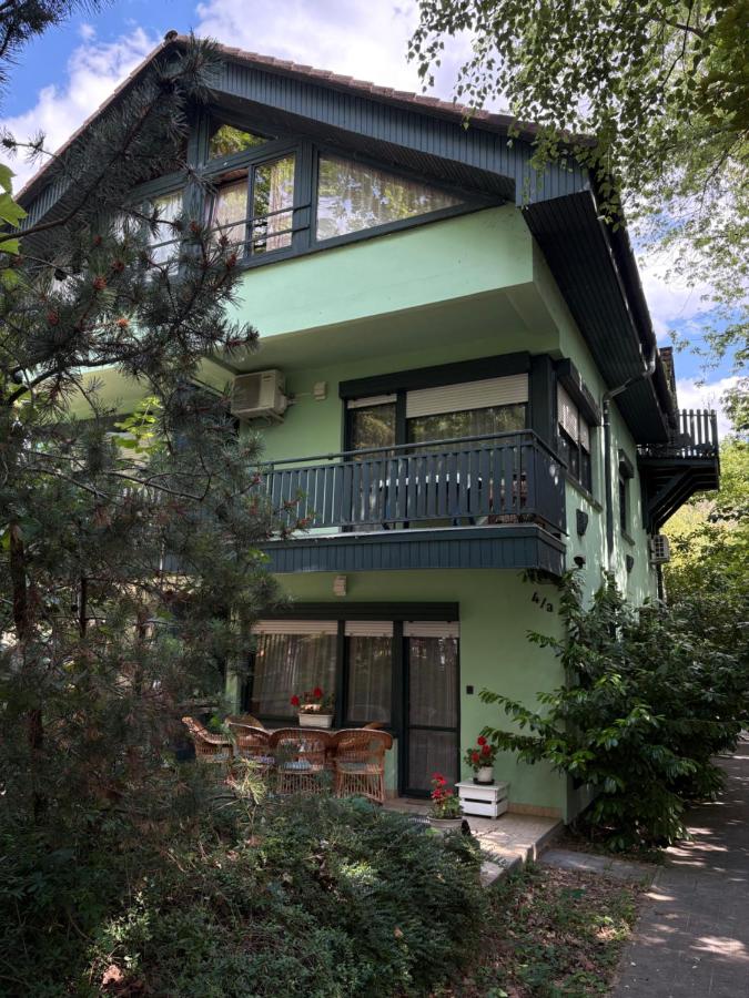 Zöldellő Apartmanház - B&B Siófok