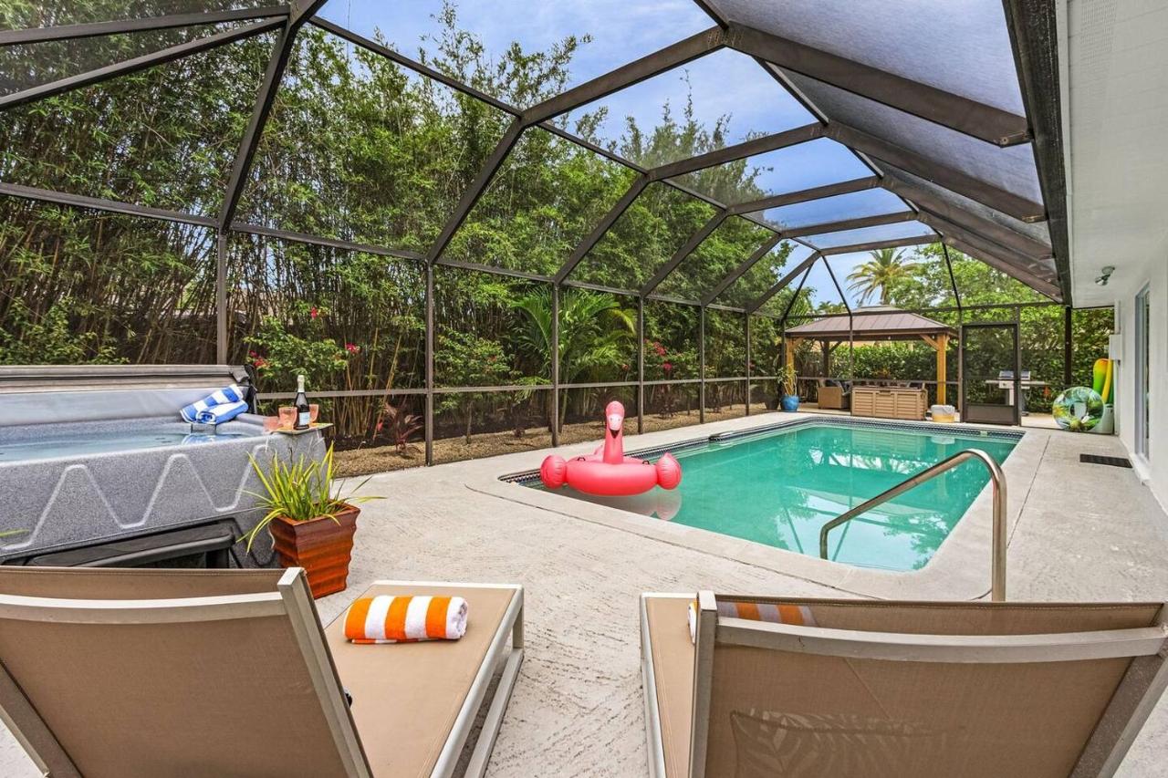 Coastal Naples Pool Retreat 3BR2BA Heated Pool, Hot Tub, Fire Pit & Bikes - Ferienwohnung Naples (Florida)