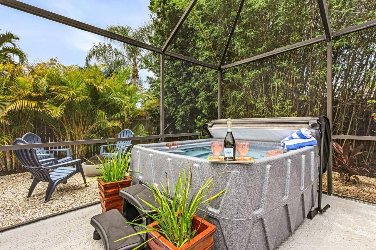 Coastal Naples Pool Retreat 3BR2BA Heated Pool, Hot Tub, Fire Pit & Bikes - Ferienwohnung Naples (Florida)