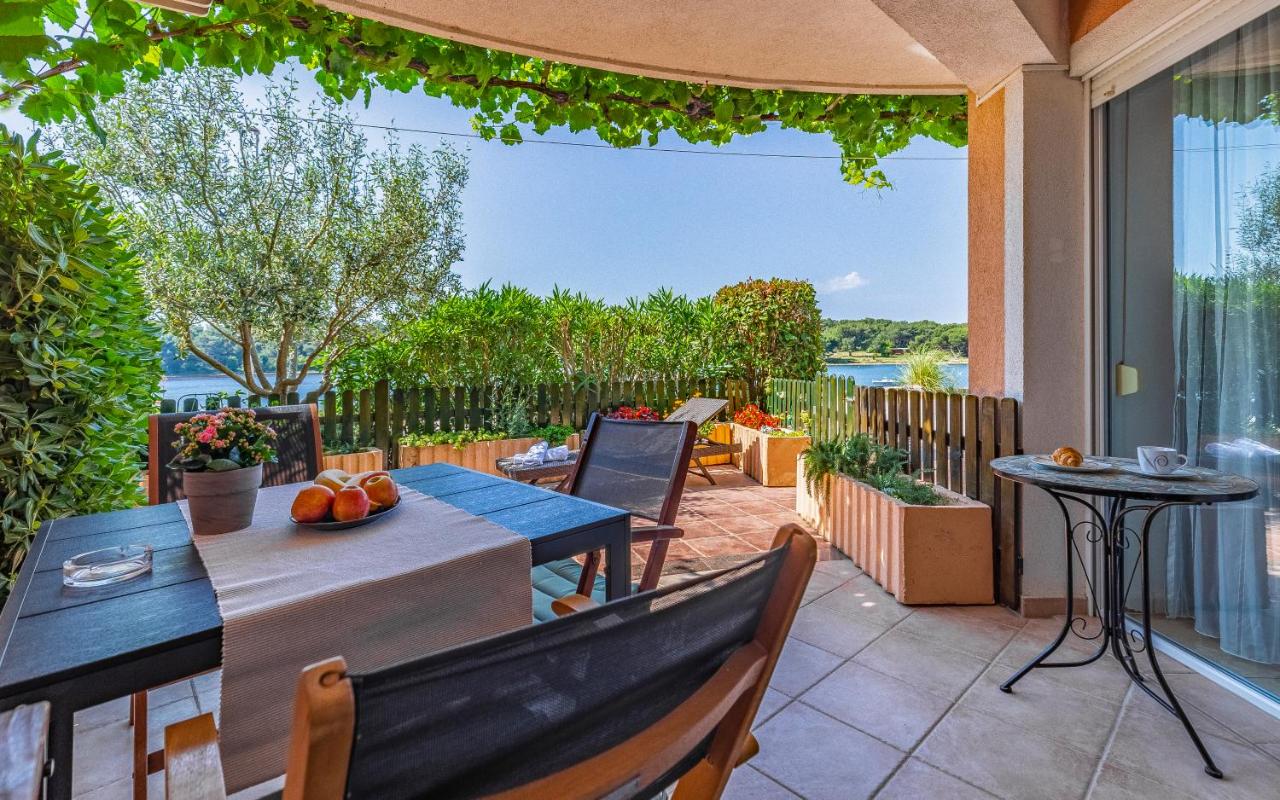 Sunshine Apartment Medulin , seafront terrace, free parking & pet friendly - B&B Medulin