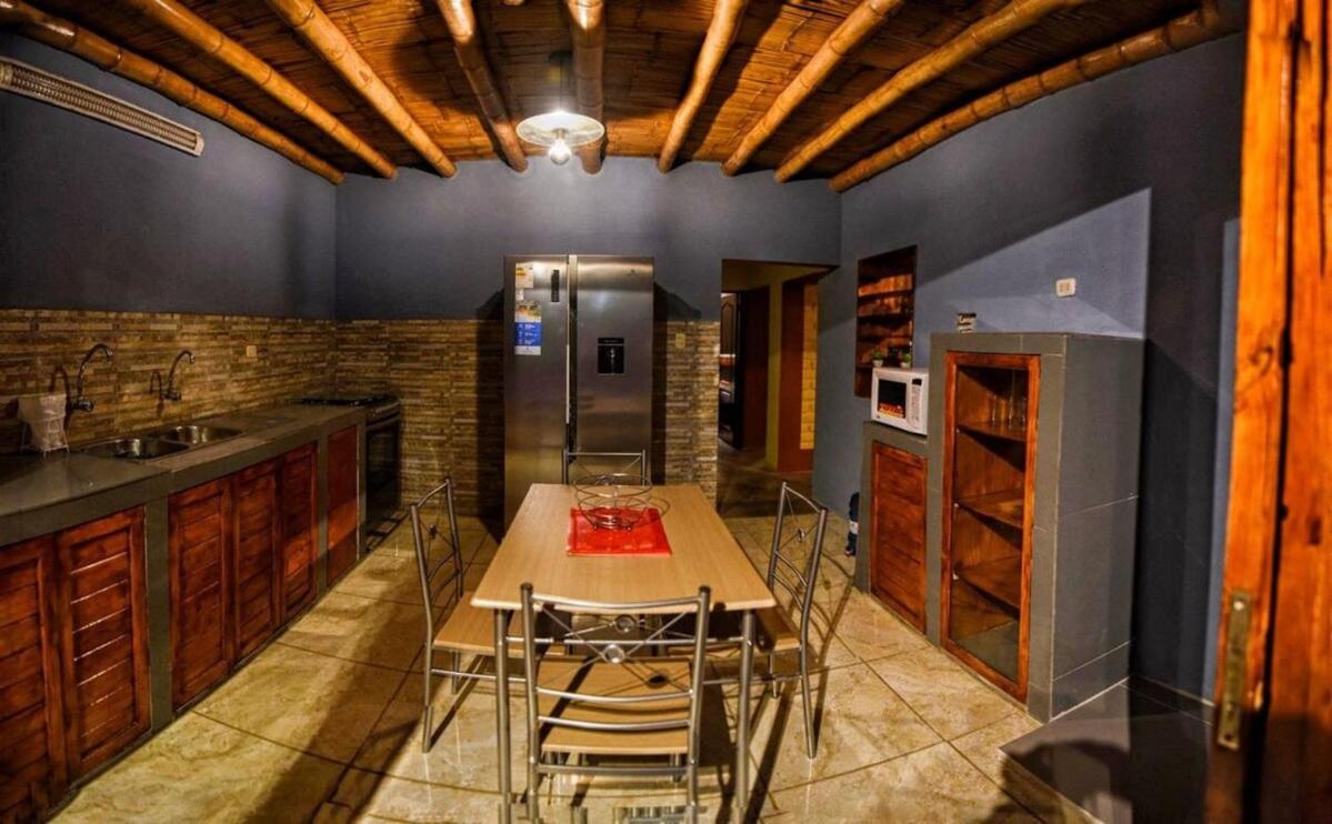 Amplia casa de campo con piscina - B&B Pueblo Nuevo