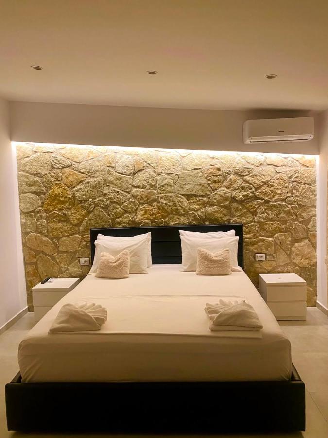 Luciano Rooms - B&B Ksamil