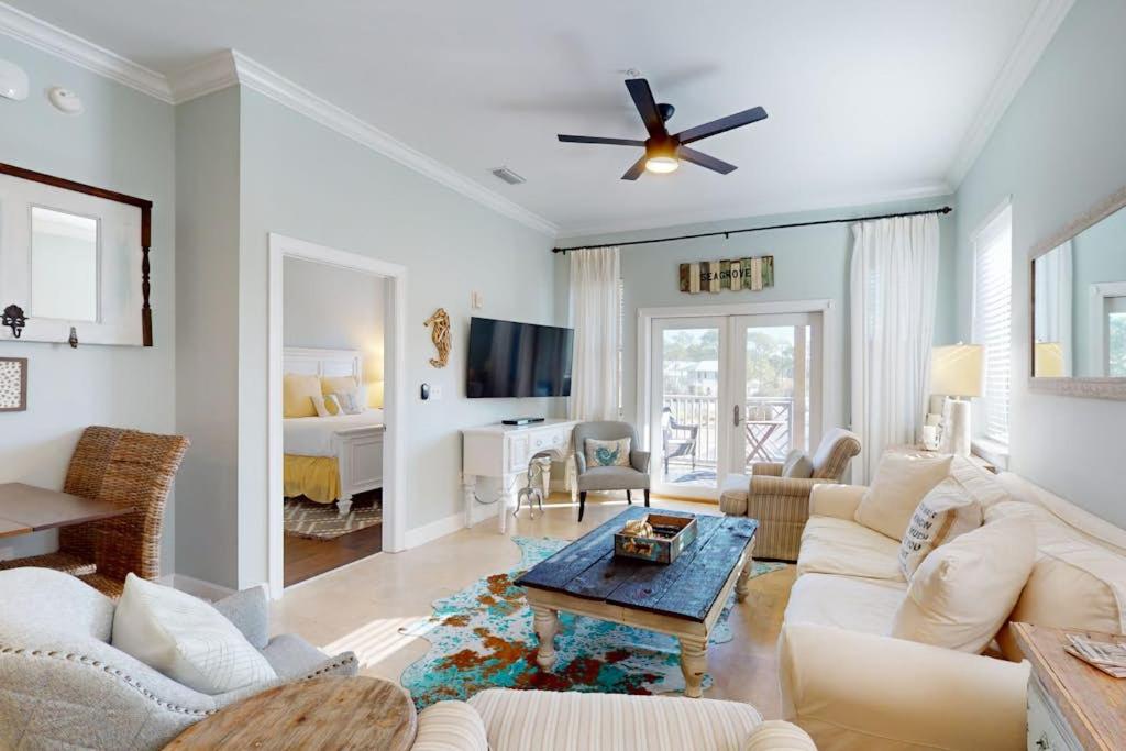 Dream escape with beach access pool bikes screened patio - B&B Santa Rosa Beach