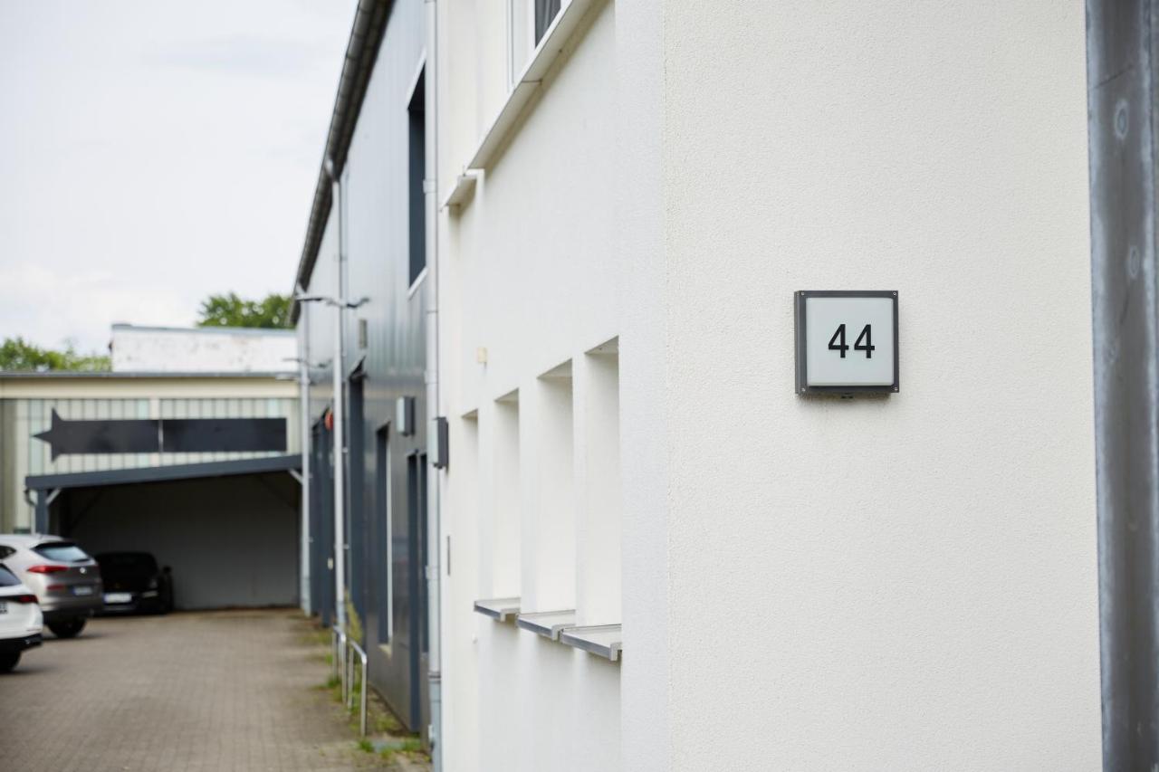 R B Apartment Hamburg Comfort am Flughafen für 1-5 Personen - ideal für Geschäftsreisende und Familien - Küche - Smart TV - Waschtrockner - kostenloser Parkplatz - B&B Amburgo