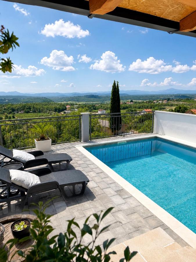 Vintage village house with pool - B&B Čitluk