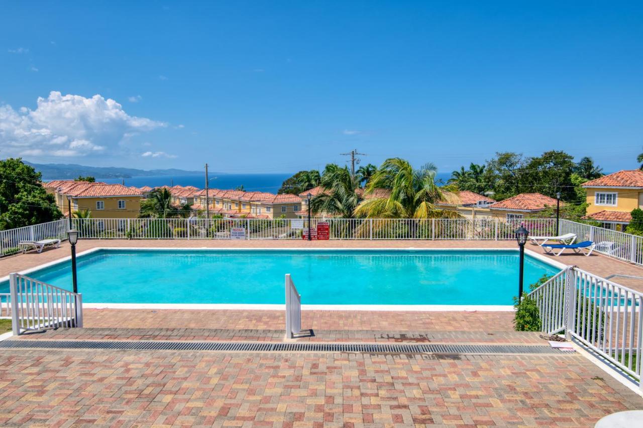Vacation Getaway in Mango Walk Country Club - B&B Montego Bay
