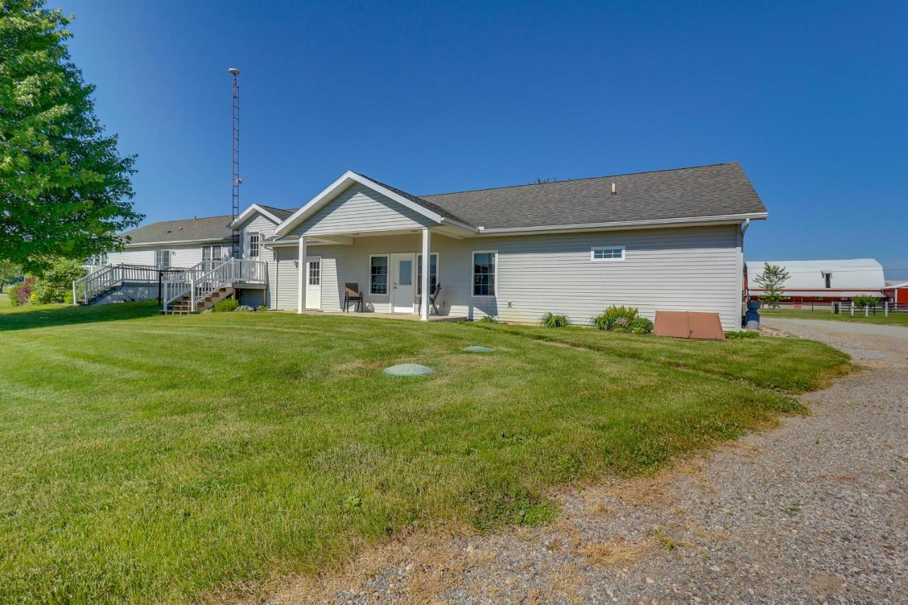 Near Amish Country & Shipshewana: Patio & Grill - Chambres d'hôtes Millersburg