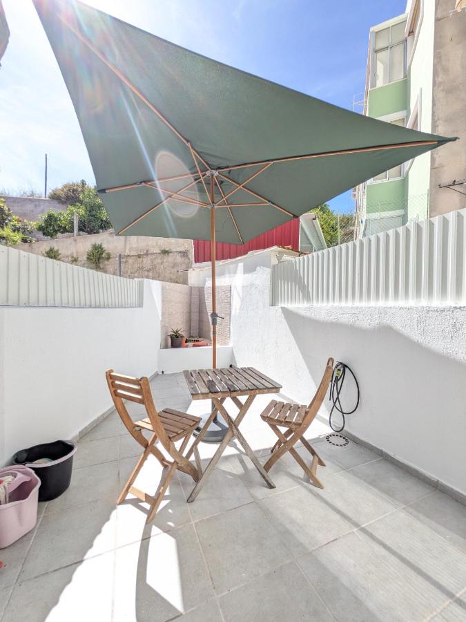 Lisbon over the river - B&B Almada