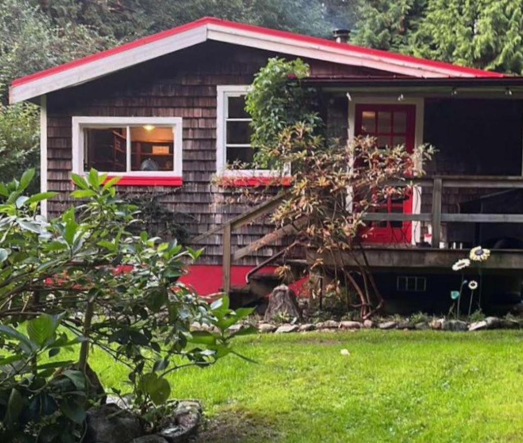 Cabin by the Creek - B&B Roberts Creek