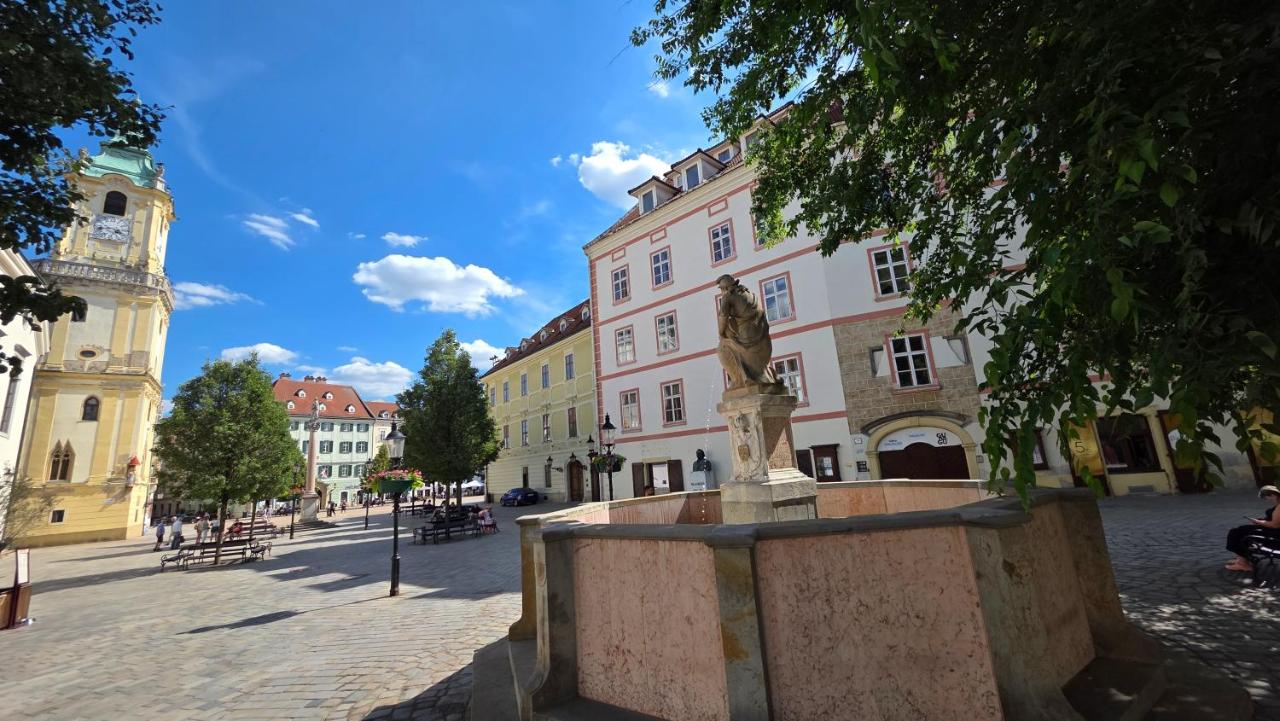 Golden Spur - Old Town Apartment - B&B Bratislava