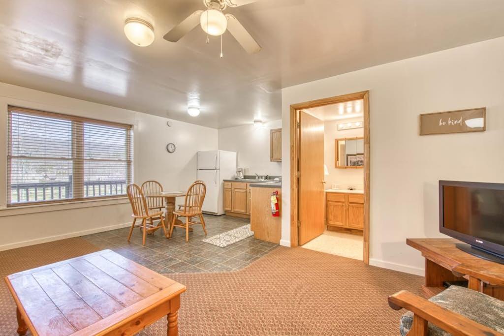 Campground Apt #3 - B&B Lake Junaluska