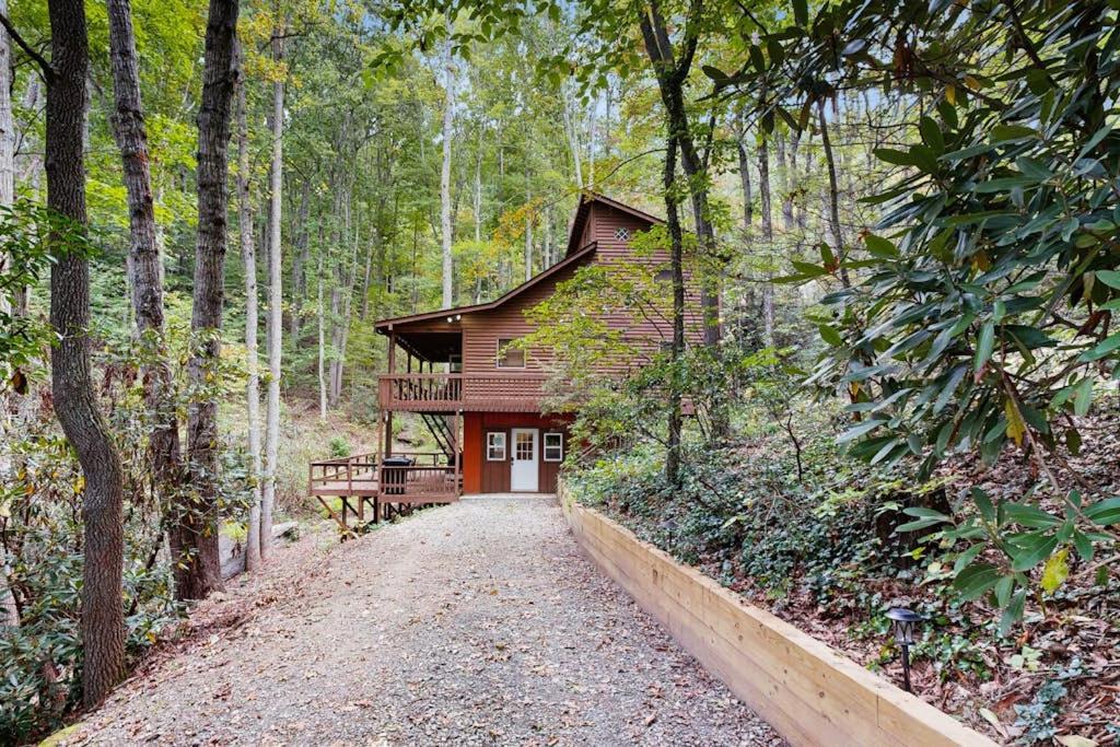 Brook Hollow - Bed and Breakfast Hendersonville