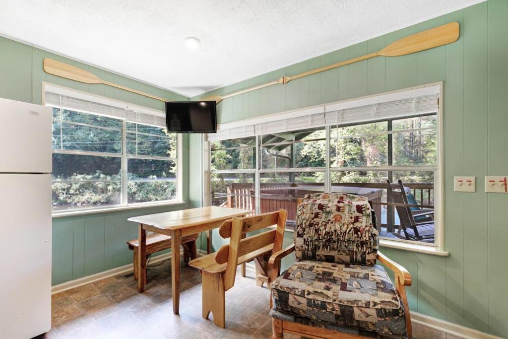 River Romance - B&B Sylva
