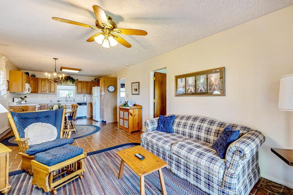 Little Red Cabin - B&B Waynesville