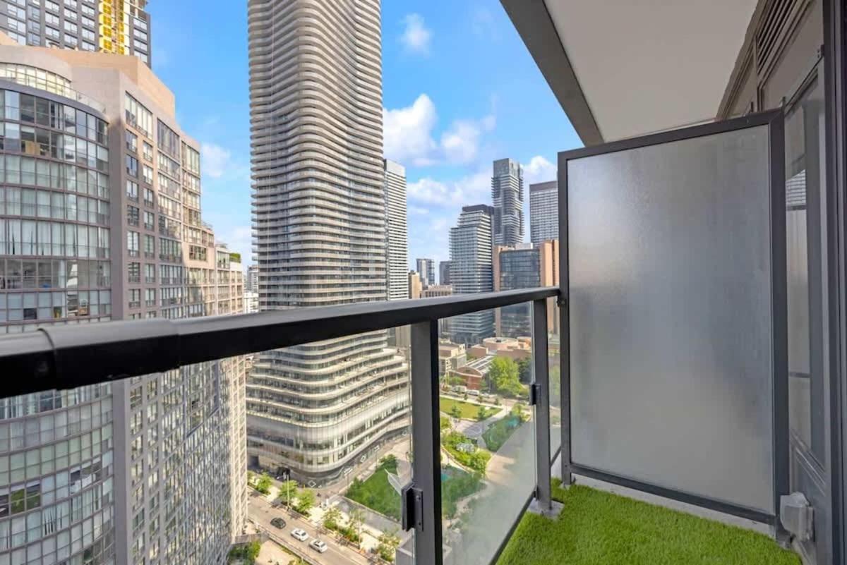 Cozy Yorkville Studio Sleeps 4 plus Free Parking - Ferienwohnung Toronto