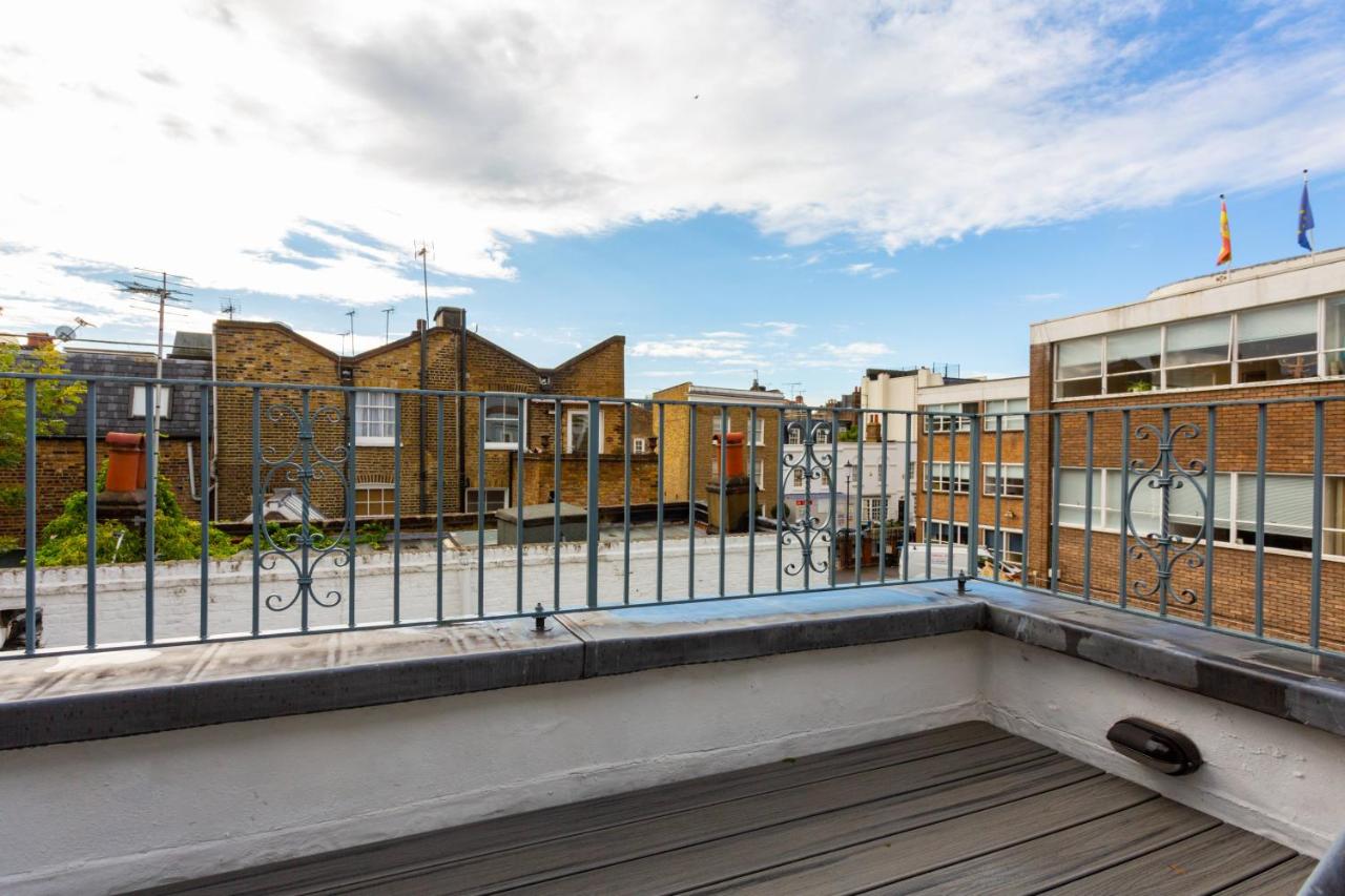 Edge Street IV - B&B London