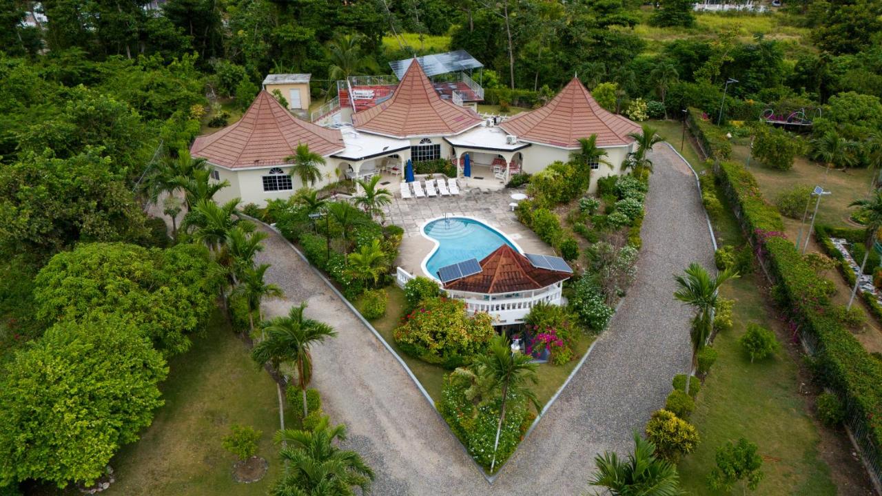 Whistling Villa Runaway Bay - Chambres d'hôtes Runaway Bay