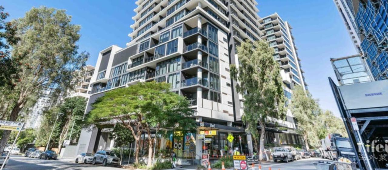 Milton Luxe 1Bd with City Views Pool Car Park Balcony Walk to Suncorp - B&B Brisbane