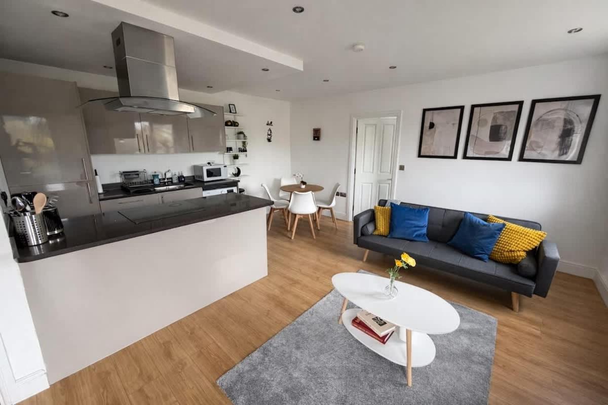 Modern 2 Bed Flat, Free Parking, Central Hemel - Chambres d'hôtes Hemel Hempstead