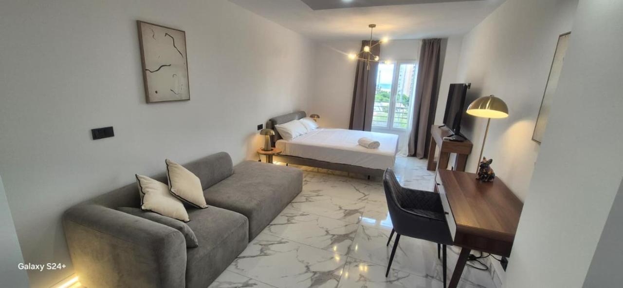 Elegant room in Alicante - AC, Wifi & Comfort - B&B Alicante