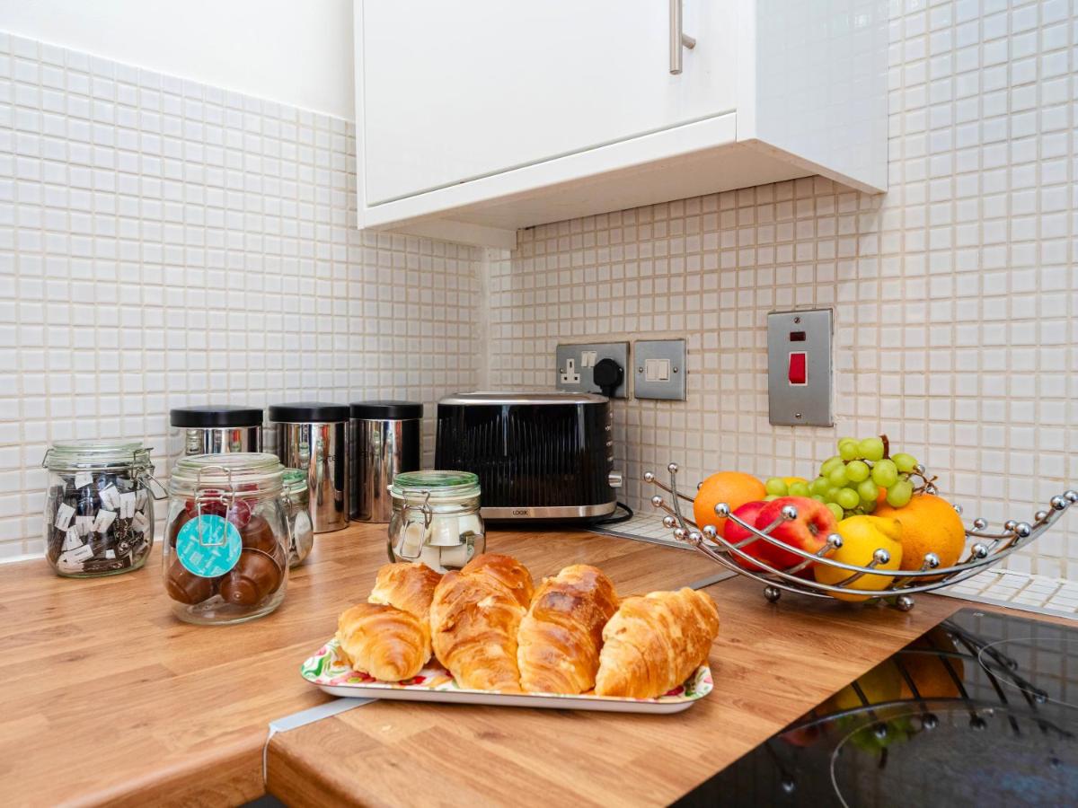 Walk Everywhere from this Prime Zone 1 London Apartment, Fast Wi-Fi, Restaurants, Cafés & Transport Nearby, GioStays - Chambres d'hôtes Londres