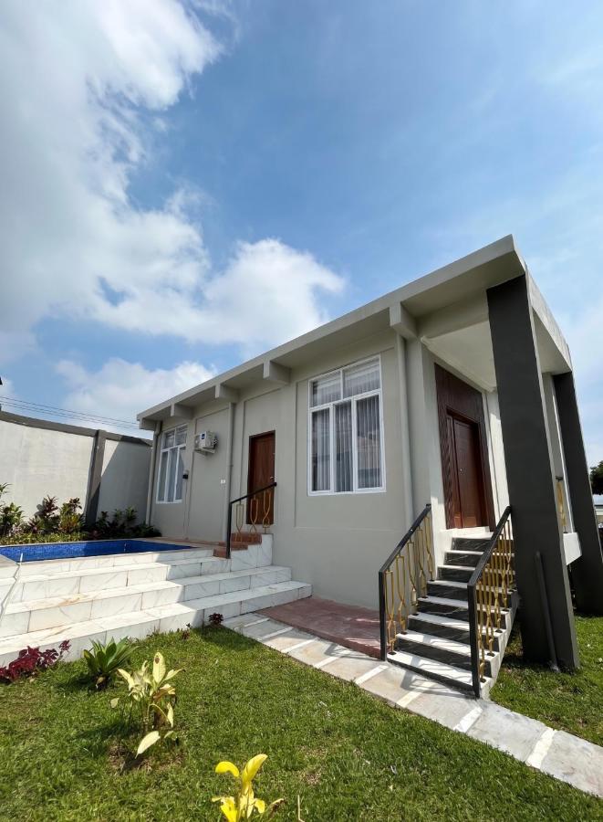 Milano Villas Puncak - Bed and Breakfast Puncak