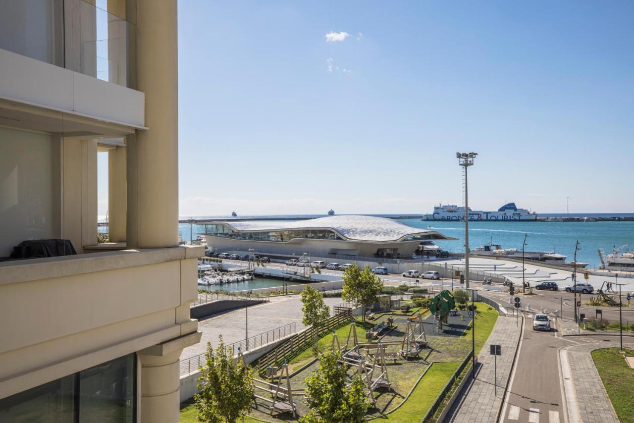 Crescent Luxury Retreat - Seafront Apartment Scala B - B&B Salerno