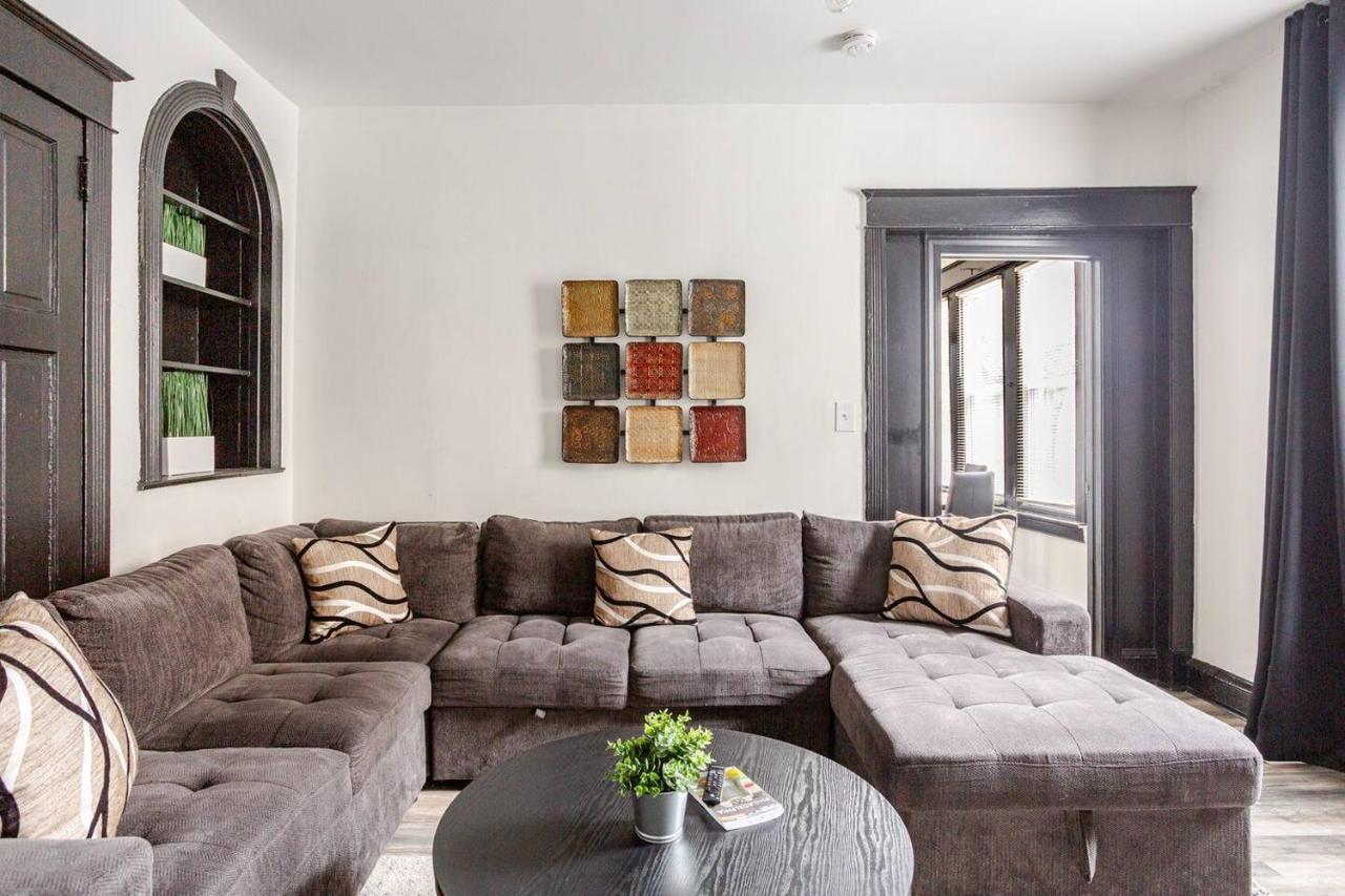 Spacious 3BR, 3BA Philly Retreat for 8 with Free Parking - B&B Filadelfia