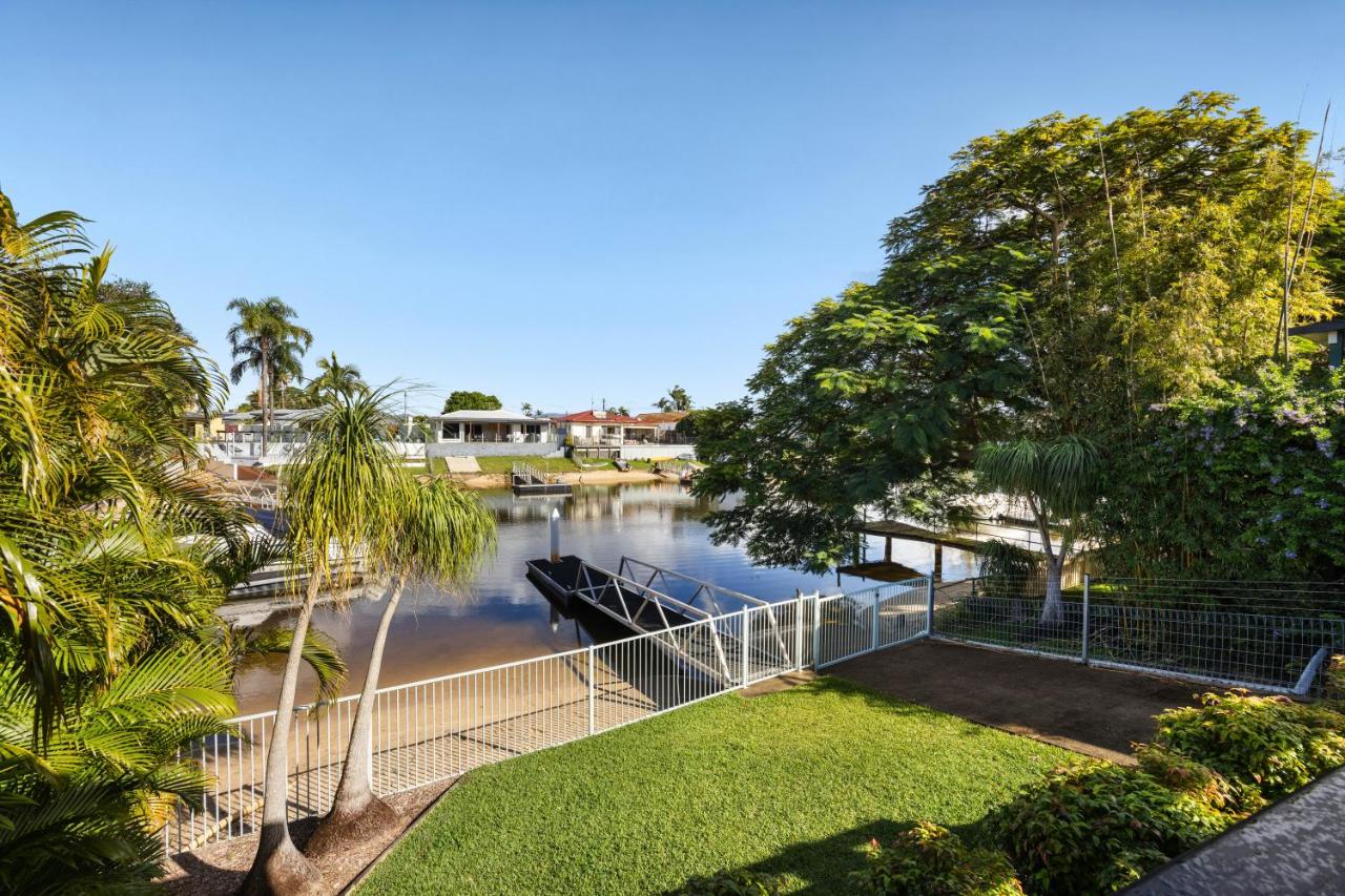 Spacious house with Pool, River views, BBQ, Pontoon, Wifi - Mojo Stays - B&B Gold Coast